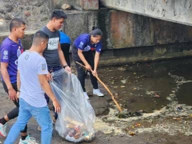 SM City Legazpi does a clean-up by the
coastal shorelines of Brgy. Dapdap and Brgy. Puro.